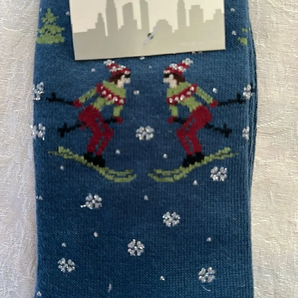 Davco Womens Holiday Christmas Sox 9-11 Snowflakes Skiing